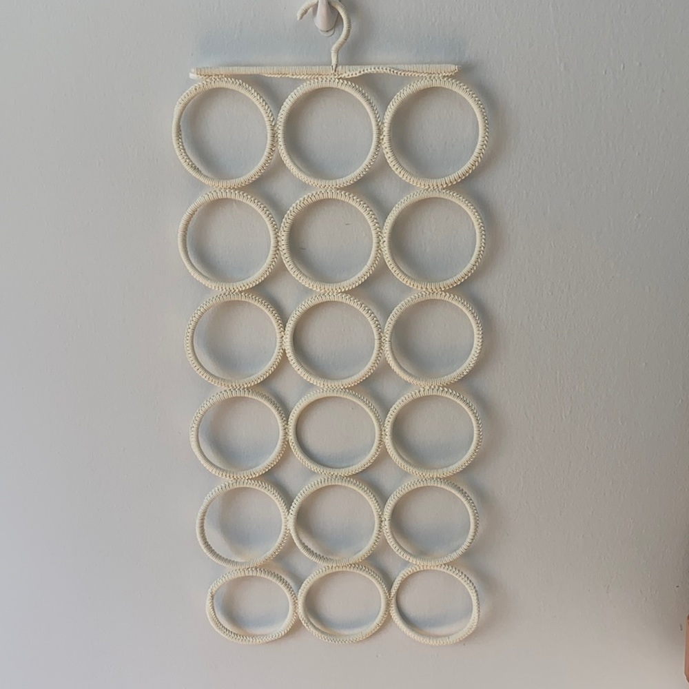 Scarf holder hanger